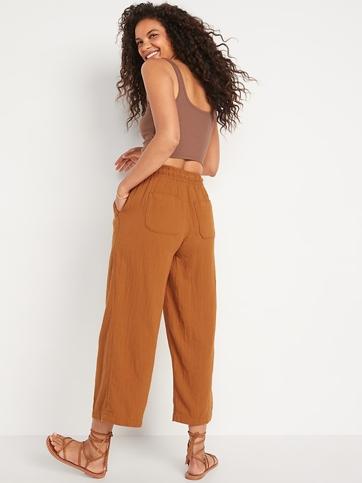 L'image numéro 2 présente Pantalon doux texturé à taille haute pour Femme