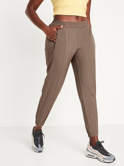 L'image numéro 5 présente Pantalon d'entraînement doux à taille moyenne à extensibilité quadridirectionnelle pour femme