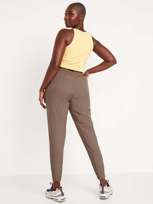 L'image numéro 6 présente Pantalon d'entraînement doux à taille moyenne à extensibilité quadridirectionnelle pour femme