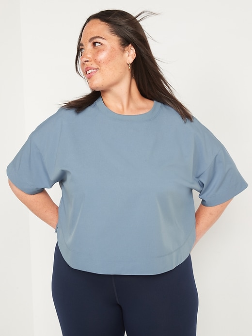 L'image numéro 7 présente T-shirt à manches courtes StretchTech court et ample pour Femme