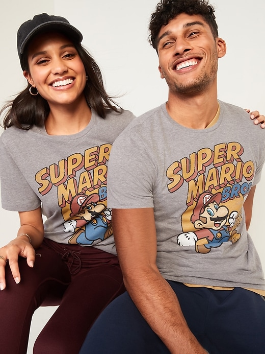 Voir une image plus grande du produit 2 de 2. T-shirt à imprimé « Since ’85 » Super Mario Bros.&#153 unisexe pour Adulte