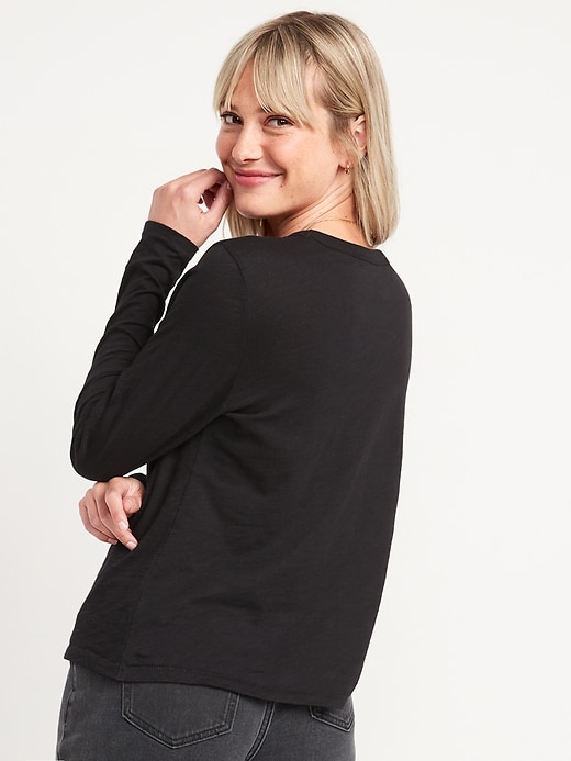 L'image numéro 2 présente T-shirt passe-partout en tricot flammé à manches longues pour Femme