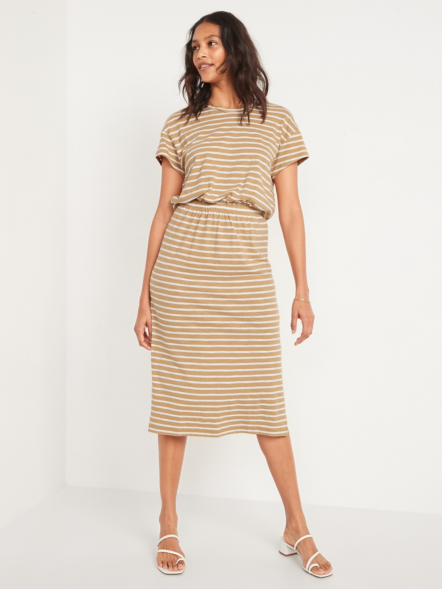 Robe Mi-longue Rayée Bleu Marine Manches Courtes - Neuf Sans étiquettes, Coupe Régulière