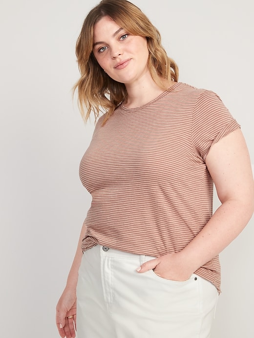 L'image numéro 7 présente T-shirt passe-partout à manches courtes en tricot flammé à rayures pour Femme
