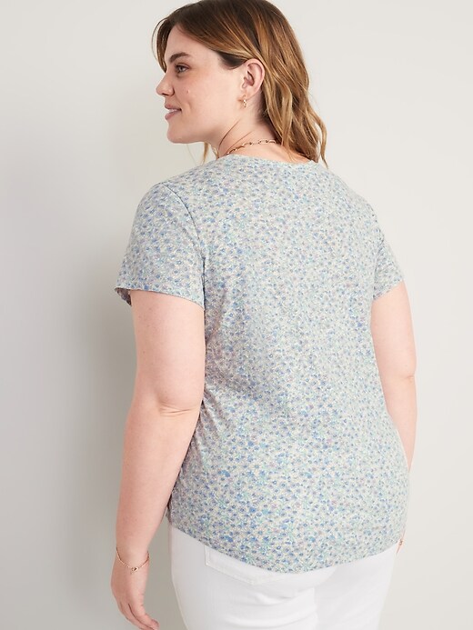 L'image numéro 8 présente T-shirt en tricot flammé à motif de fleurs passe-partout à manches courtes pour Femme