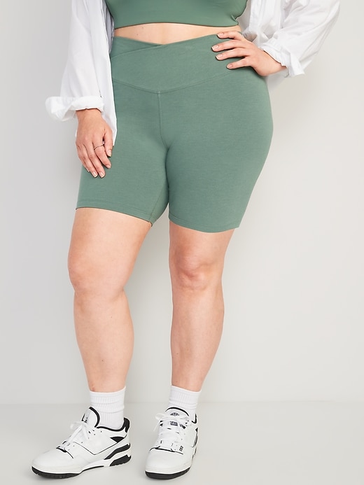 Image number 7 showing, Extra High-Waisted PowerChill Biker Shorts -- 8-inch inseam