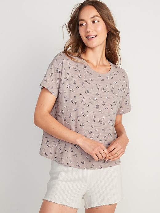 L'image numéro 1 présente T-shirt de pyjama en tricot flammé Sunday Sleep à fleurs pour Femme