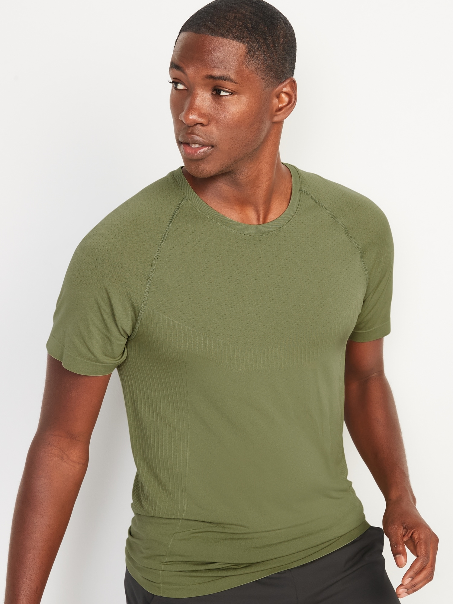 Old Navy Go-Fresh Odor-Control Seamless Performance T-Shirt for Men green. 1