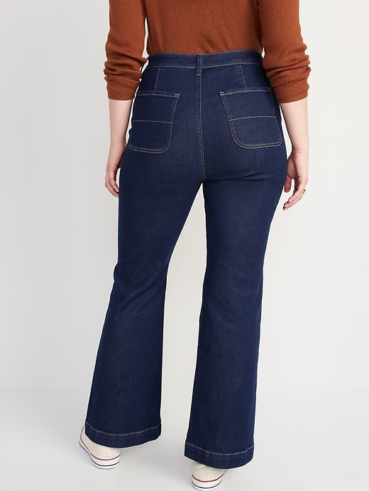 L'image numéro 6 présente Jean tailleur évasé à extensibilité 360° et à taille très haute pour Femme