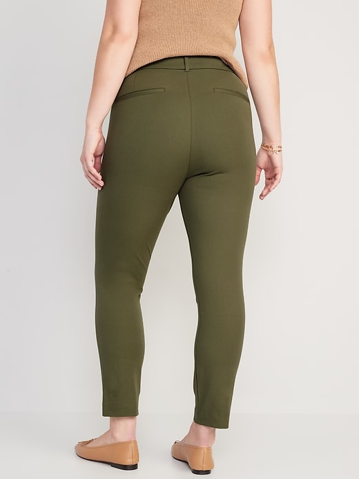 L'image numéro 6 présente Pantalon Pixie ajusté à taille haute longueur cheville