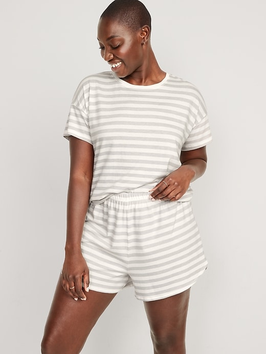 L'image numéro 5 présente Pyjama avec t-shirt et short Sunday Sleep pour Femme