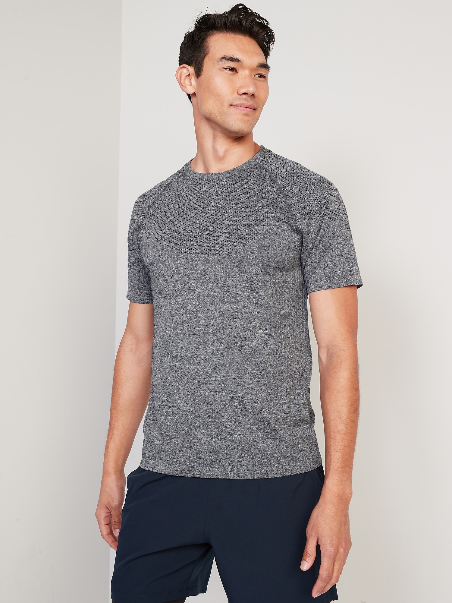 Old Navy Go-Fresh Odor-Control Seamless Performance T-Shirt for Men gray. 1