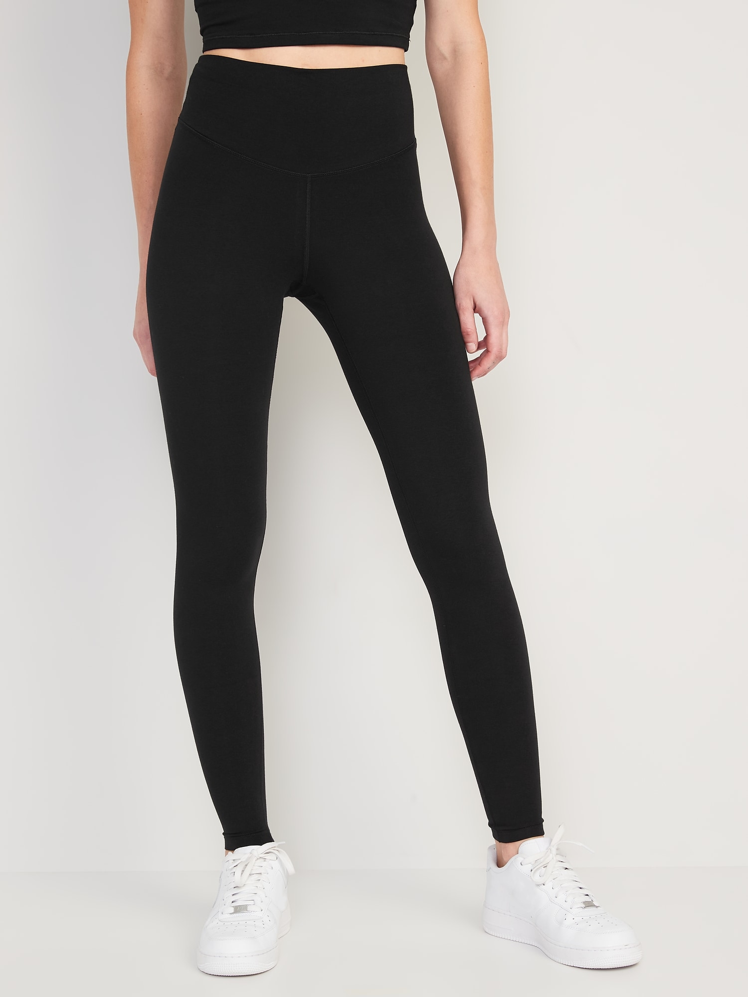 Old Navy Extra High-Waisted PowerChill Leggings for Women black. 1