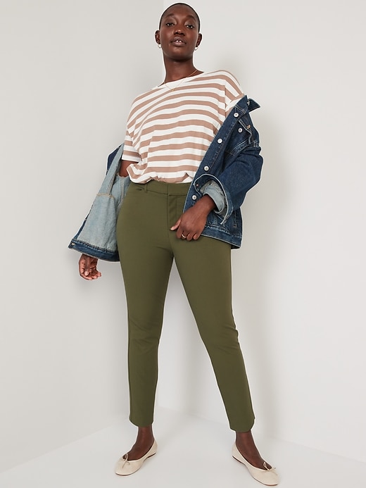 L'image numéro 3 présente Pantalon Pixie ajusté à taille haute longueur cheville