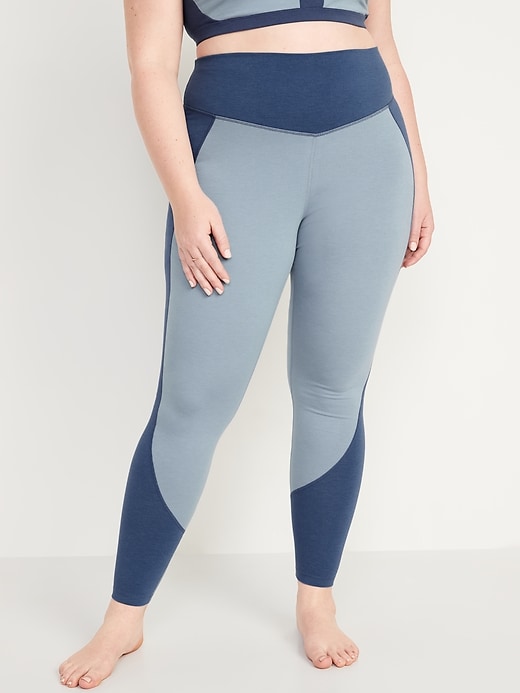 Image number 7 showing, Extra High-Waisted PowerChill Two-Tone Compression Leggings