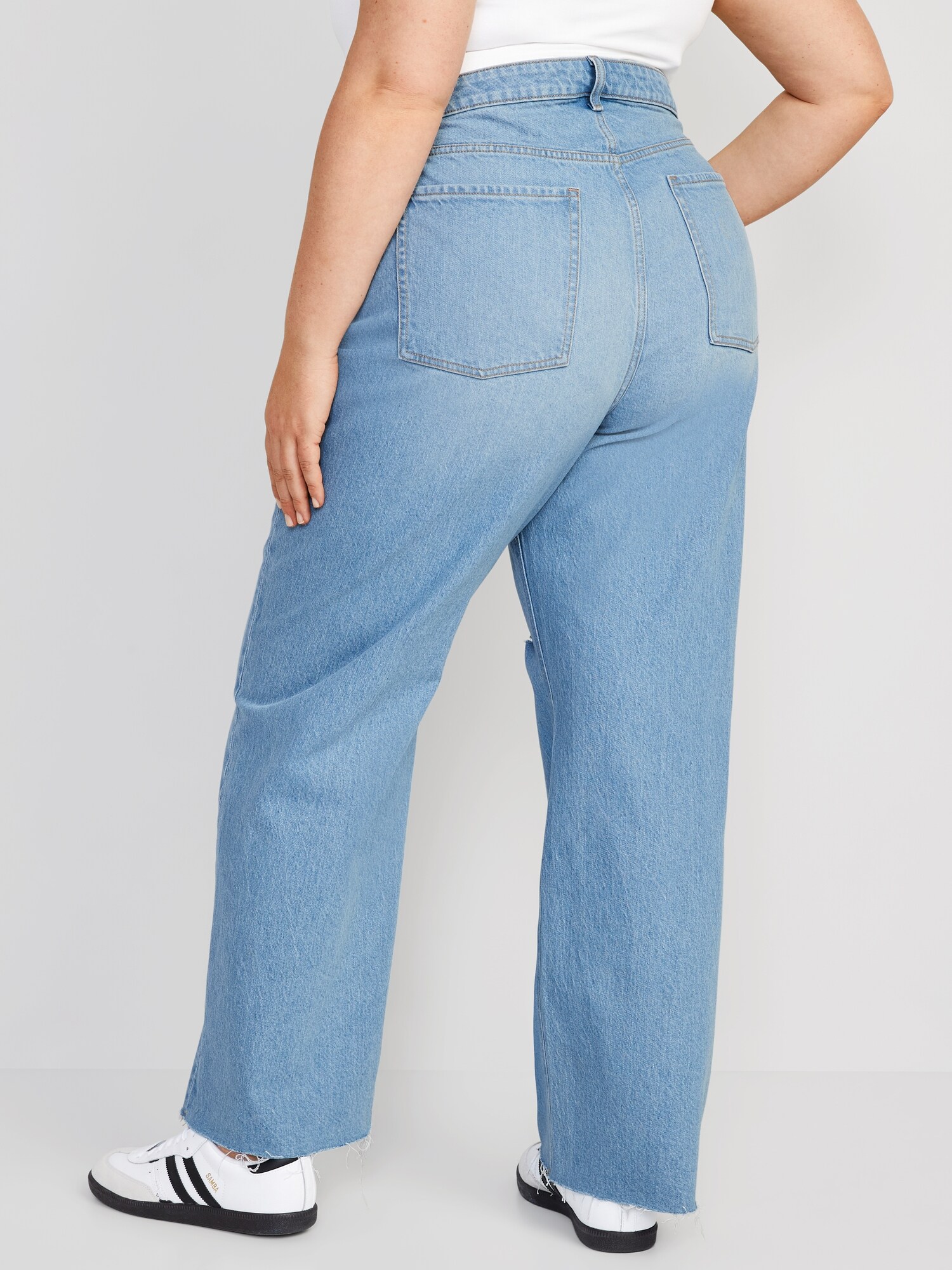 Curvy Extra High-Waisted Cut-Off Wide-Leg Jeans