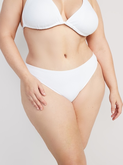 L'image numéro 7 présente Culotte de bikini classique en jacquard plissé à taille basse pour Femme