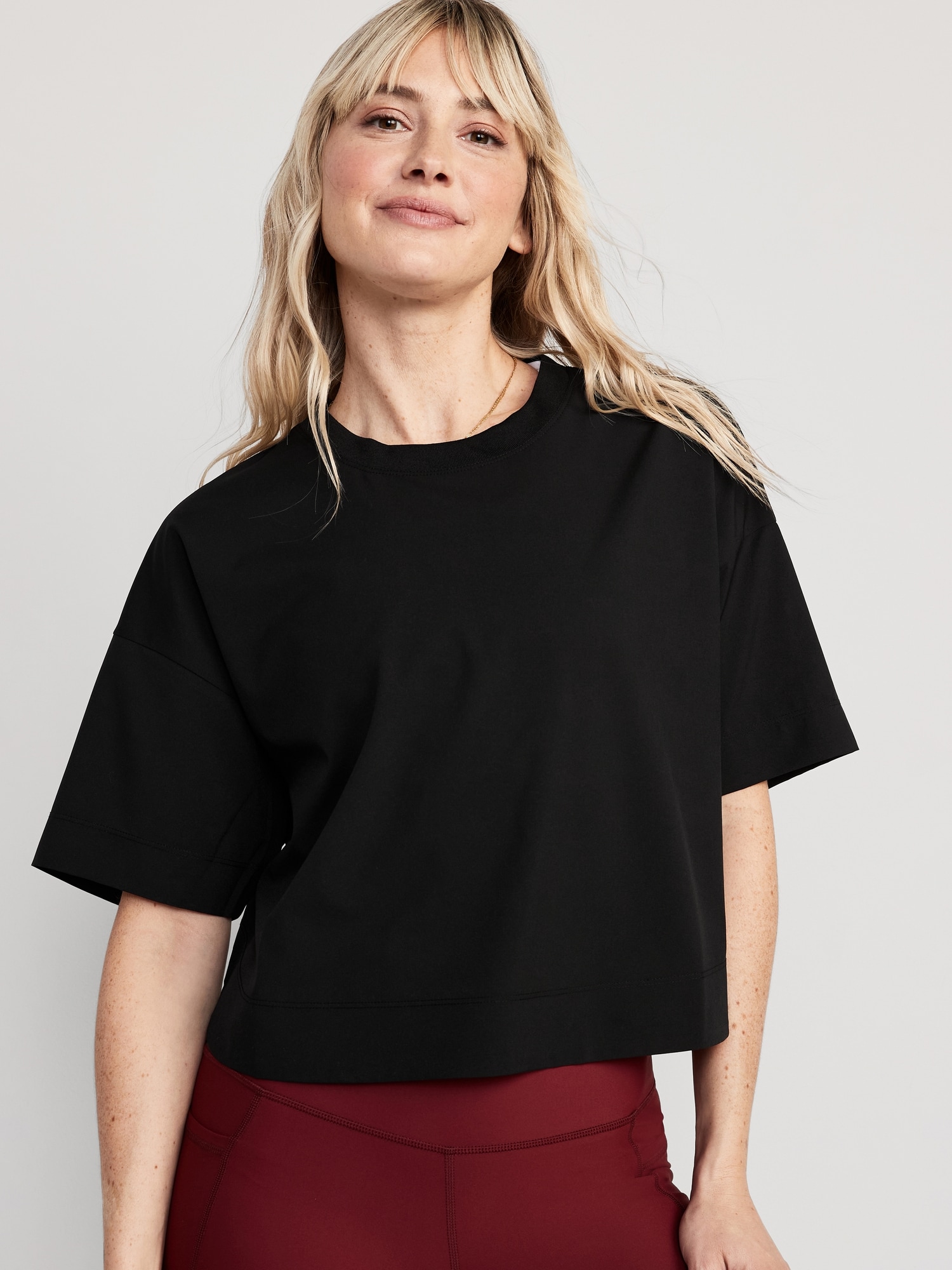 Old Navy StretchTech Crop T-Shirt black. 1