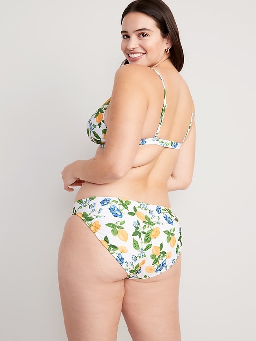 L'image numéro 6 présente Culotte de bikini classique à taille basse assortie pour Femme