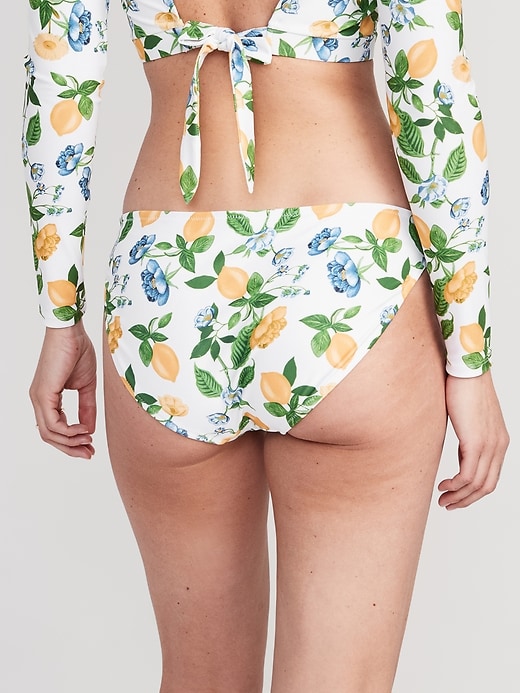 L'image numéro 2 présente Culotte de bikini classique à taille basse assortie pour Femme