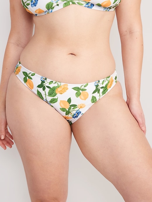 L'image numéro 5 présente Culotte de bikini classique à taille basse assortie pour Femme