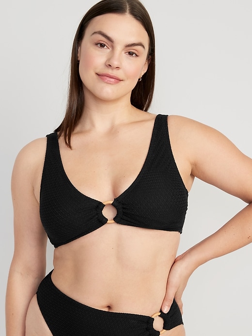 L'image numéro 5 présente Haut de bikini crocheté à anneau en O à cordelettes pour Femme