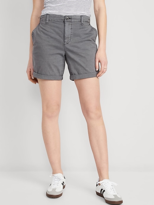 L'image numéro 1 présente Short chino Pixie à taille haute pour Femme, entrejambe de 18 cm