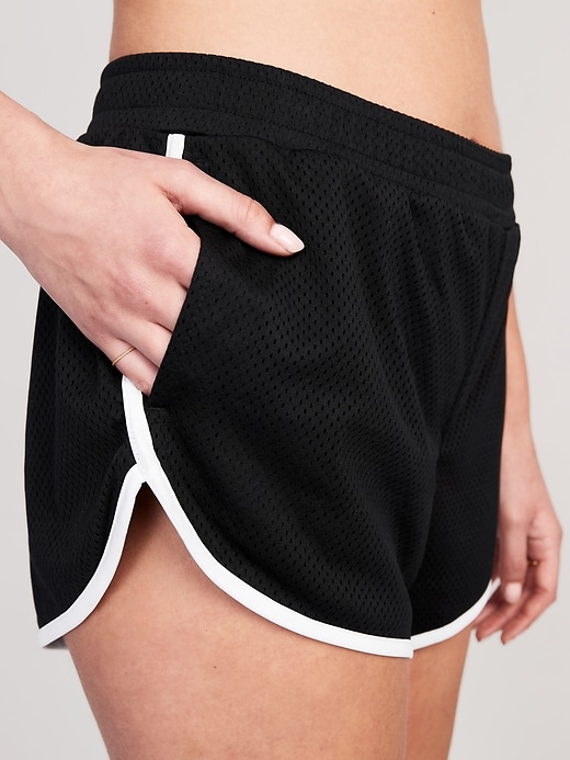 Image number 4 showing, Mid-Rise Dolphin-Hem Performance Shorts -- 3-inch inseam