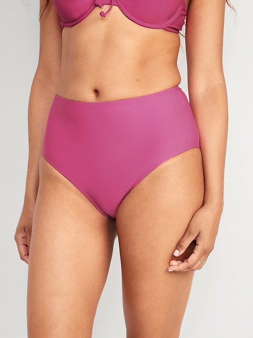 L'image numéro 1 présente Bas de bikini à taille haute pour Femme