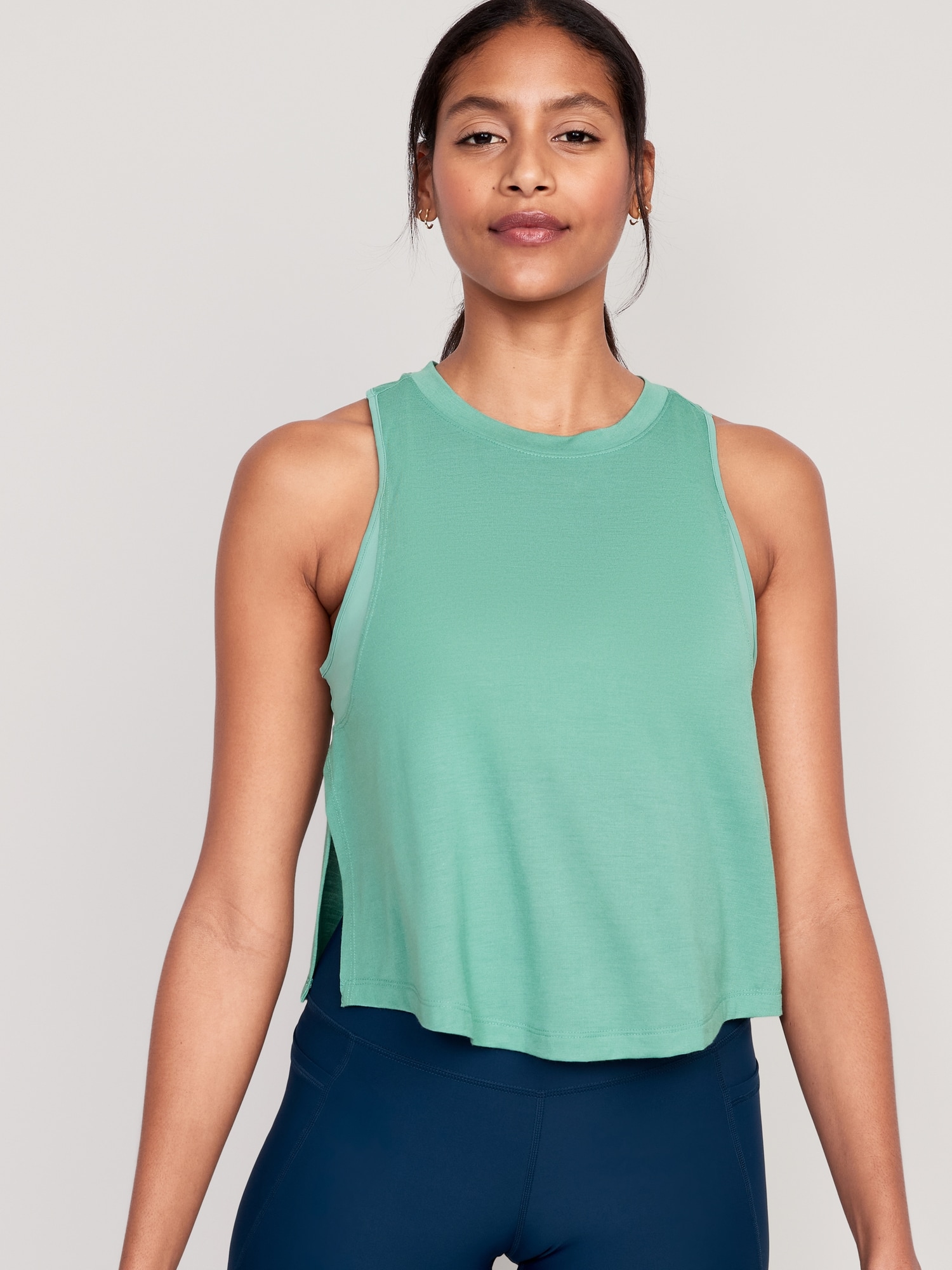 Old Navy UltraLite Sleeveless Cropped Top green. 1