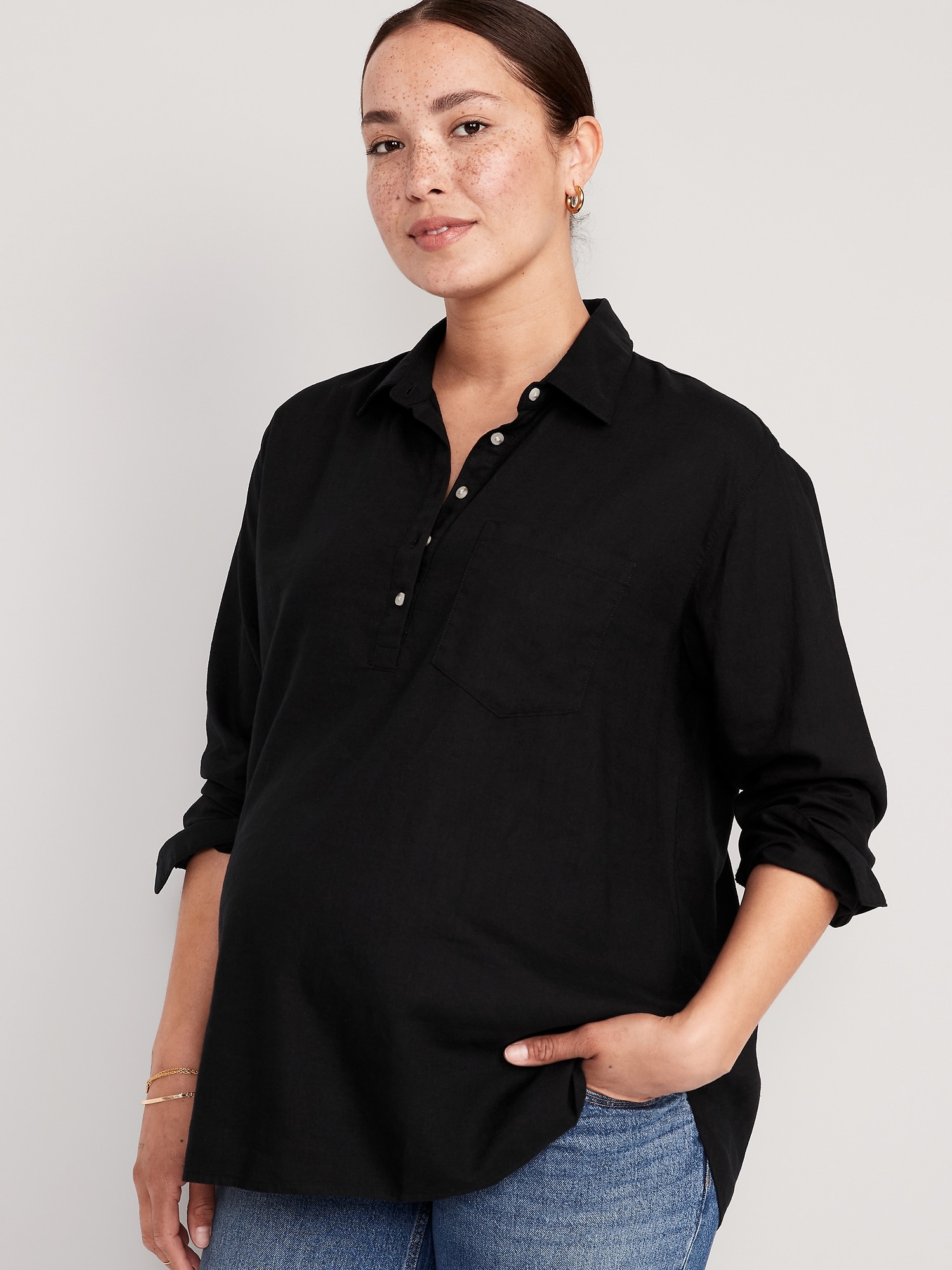 Old Navy Maternity Linen-Blend Boyfriend Popover Shirt black. 1