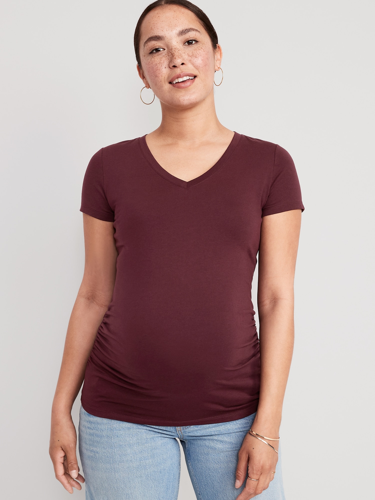 Old Navy Maternity V-Neck Side-Shirred T-Shirt red. 1