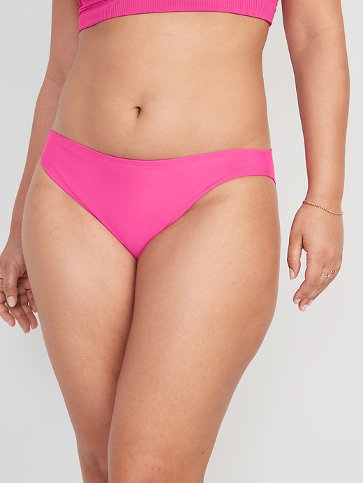 L'image numéro 5 présente Culotte de bikini classique à taille haute pour Femme