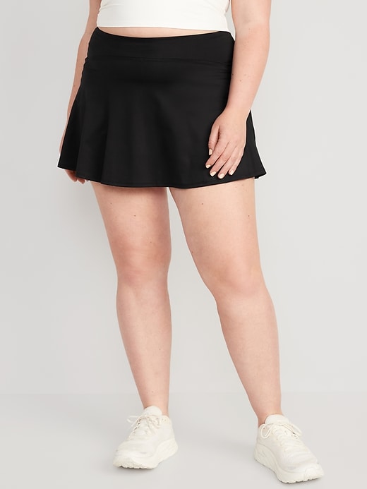 L'image numéro 7 présente Jupe-short courte PowerSoft à taille haute pour Femme