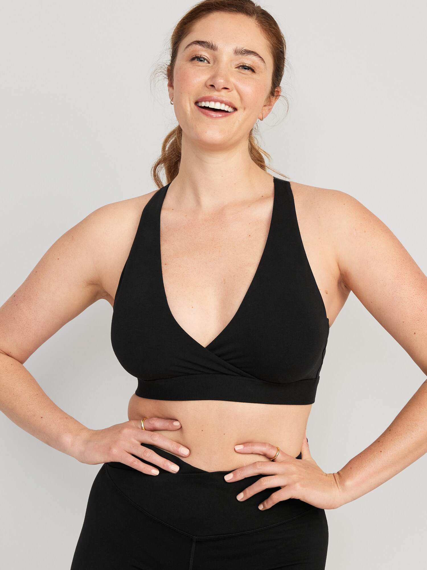 Old Navy Maternity PowerChill Light Support Cross-Front Nursing Sports Bra black. 1