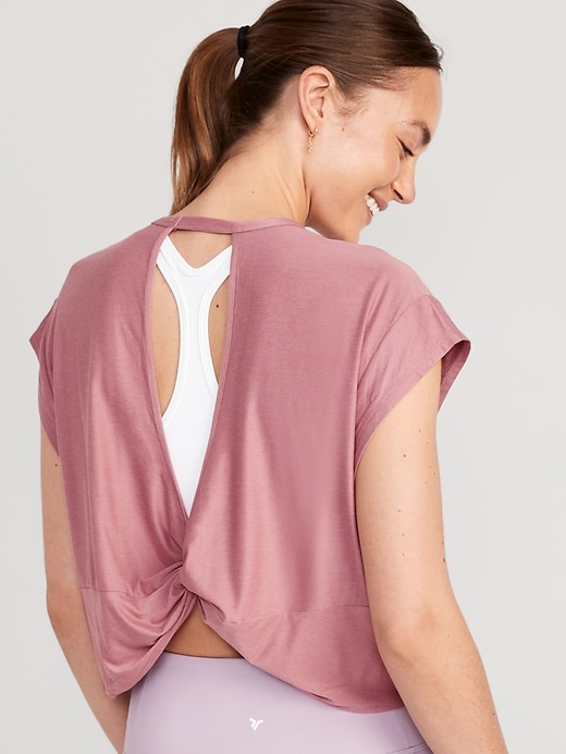 L'image numéro 1 présente T-shirt Doux nuage 94 court, doux et ample avec découpe au dos pour Femme