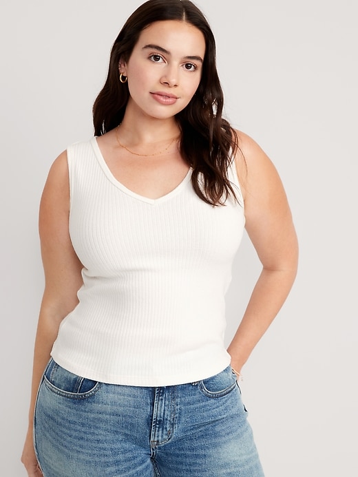 L'image numéro 5 présente Camisole en tricot côtelé à col en V pour Femme