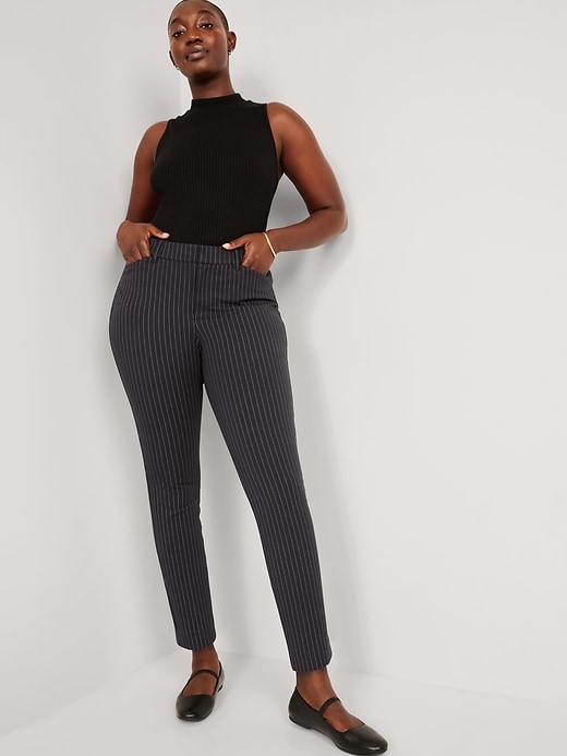 L'image numéro 3 présente Pantalon Pixie ajusté à taille haute longueur cheville