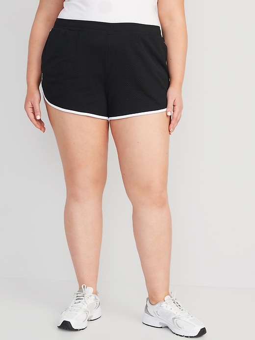 Image number 7 showing, Mid-Rise Dolphin-Hem Performance Shorts -- 3-inch inseam