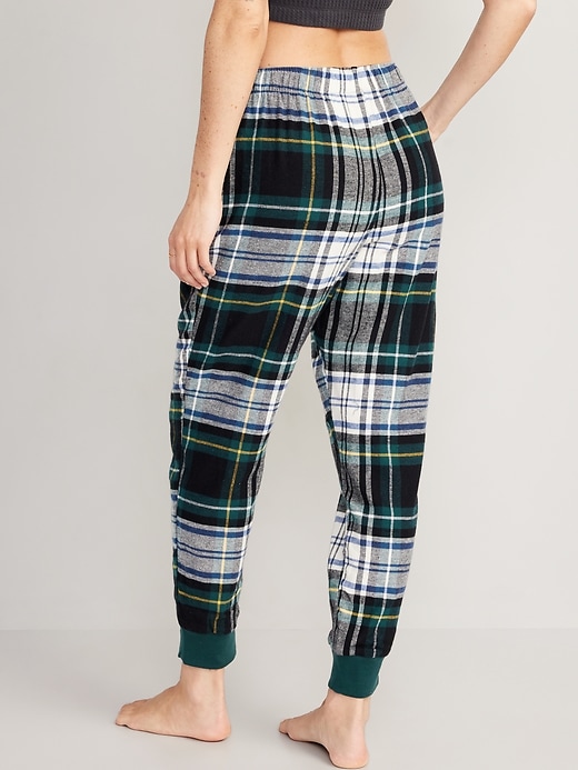 L'image numéro 2 présente Pantalon de pyjama de style jogging en flanelle à imprimé pour Femme