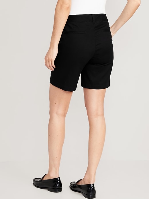 L'image numéro 2 présente Bermuda d’uniforme à taille haute pour Femme, entrejambe de 18 cm