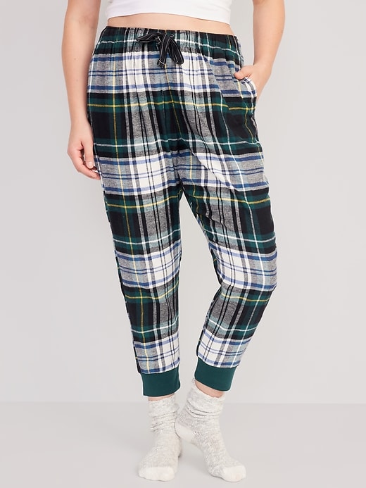 L'image numéro 5 présente Pantalon de pyjama de style jogging en flanelle à imprimé pour Femme