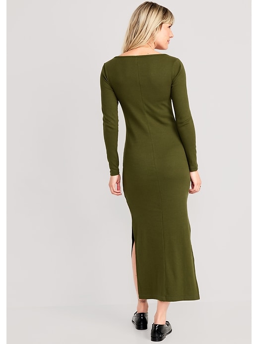 L'image numéro 2 présente Robe mi-longue ajustée en tricot côtelé à encolure carrée pour Femme