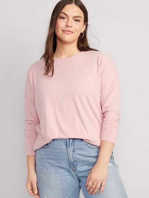 L'image numéro 5 présente T-shirt tunique en tricot côtelé luxueux pour Femme