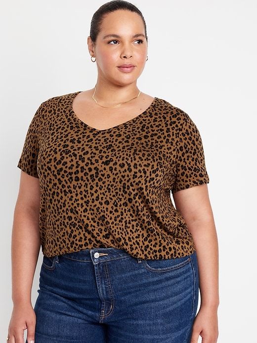 Image number 7 showing, Luxe V-Neck T-Shirt