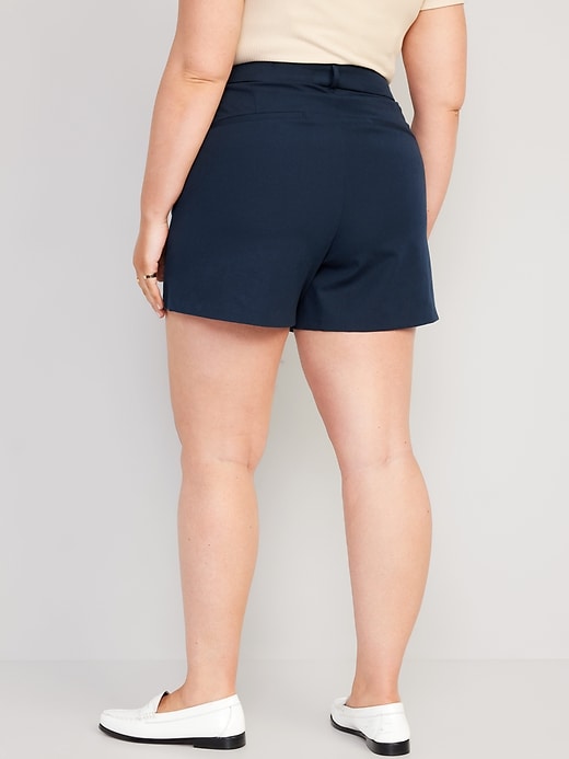 L'image numéro 8 présente Short Pixie de tailleur à taille haute pour Femme, entrejambe de 12,5 cm