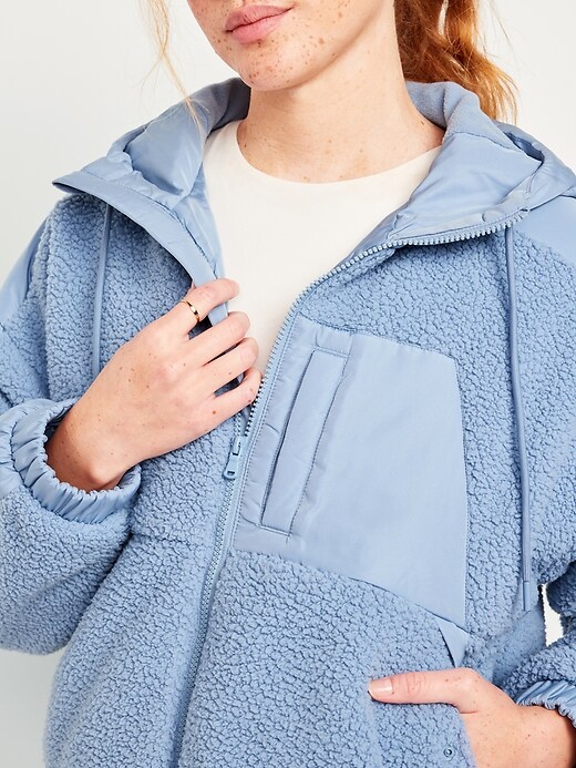 L'image numéro 4 présente Veste hybride à capuchon en Sherpa pour Femme