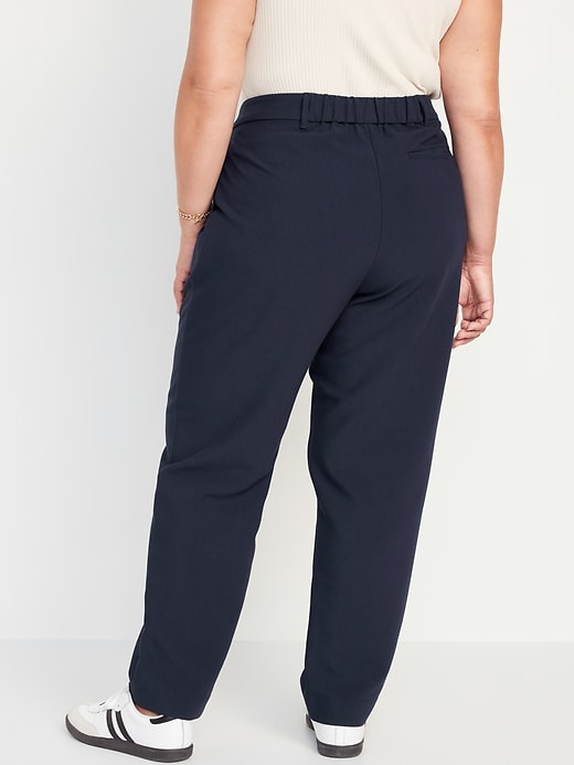 L'image numéro 8 présente Pantalon de tailleur Taylor droit à taille très haute