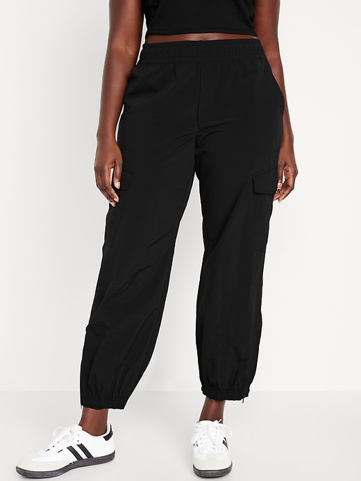 L'image numéro 5 présente Pantalon de jogging cargo à taille haute et à glissière aux chevilles pour Femme