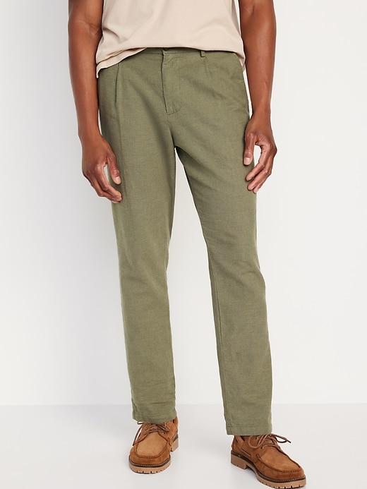 L'image numéro 1 présente Pantalon ample effilé longueur cheville en mélange de lin pour Homme